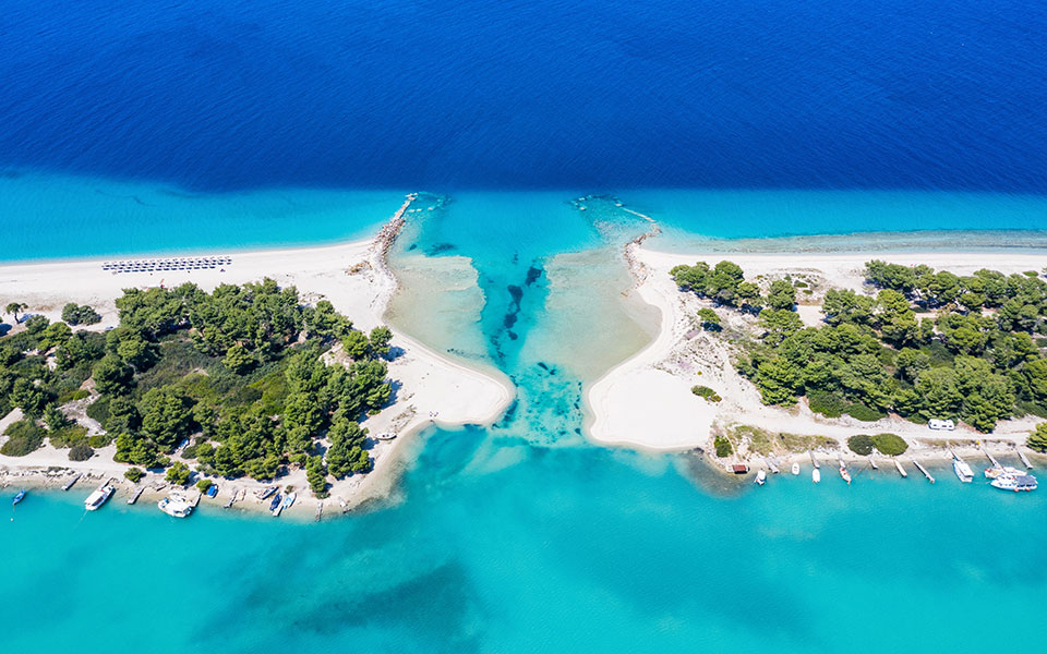 χαλκιδική-οι-ιταλοί-υποκλίνονται-στη-561986941