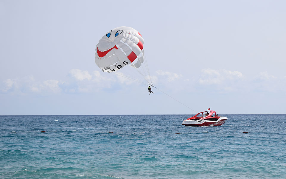 δυστύχημα-με-αλεξίπτωτο-στα-σύβοτα-ελ-561991468