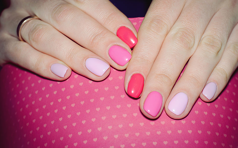 short-nails-h-τάση-που-θα-υιοθετήσουμε-τώρα-και-τ-562006741