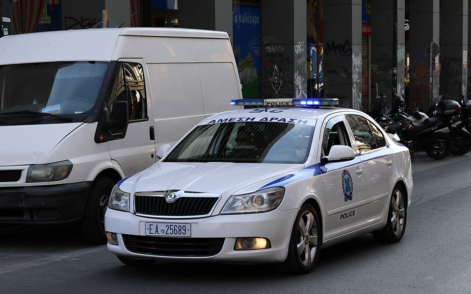 χειροπέδες-σε-38χρονο-για-κλοπές-και-από-561990688