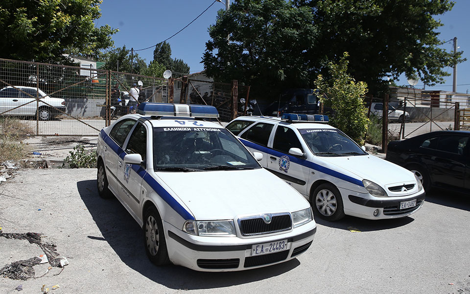 χειροπέδες-σε-68χρονο-για-απάτες-και-πλα-562018879
