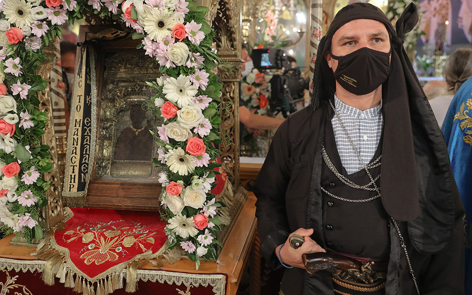 πλήθος-κόσμου-στην-παναγία-σουμελά-στ-562000162