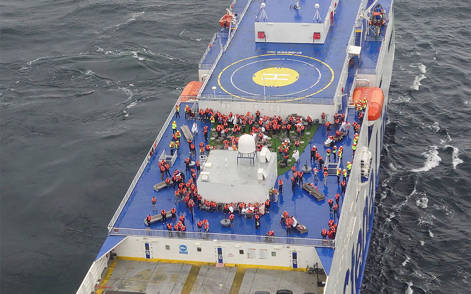 σουηδία-κατασβέστηκε-η-φωτιά-σε-οχημα-562017769