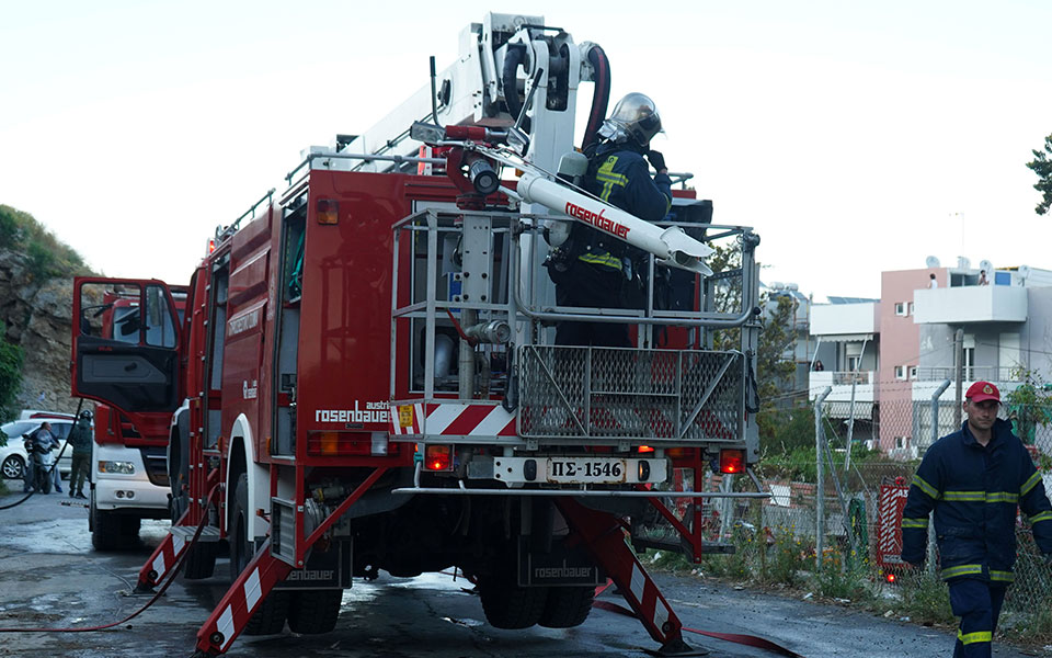 υπό-μερικό-έλεγχο-η-φωτιά-στον-ταύρο-561985246