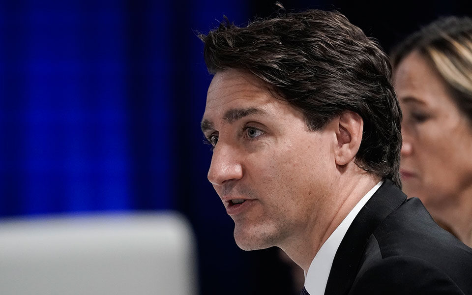 tριντό-η-επίθεση-στον-ρουσντί-είναι-επί-561999628