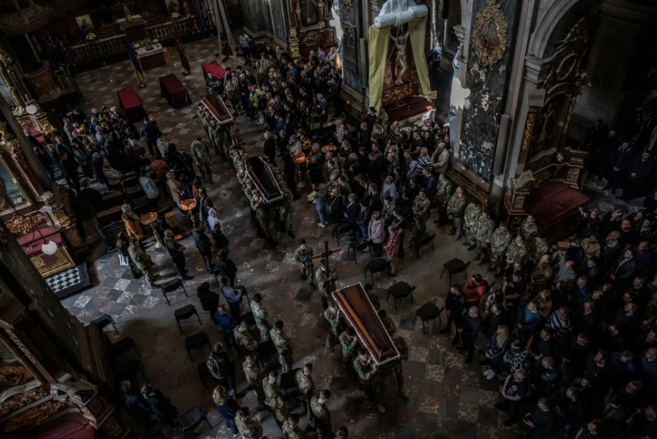 Έξι μήνες από την εισβολή στην Ουκρανία: Τα καρέ της φρίκης του πολέμου-10