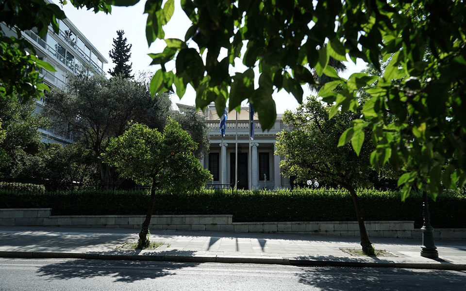 θεωρείο-τους-καλεί-να-επιστρέψουν-562006828