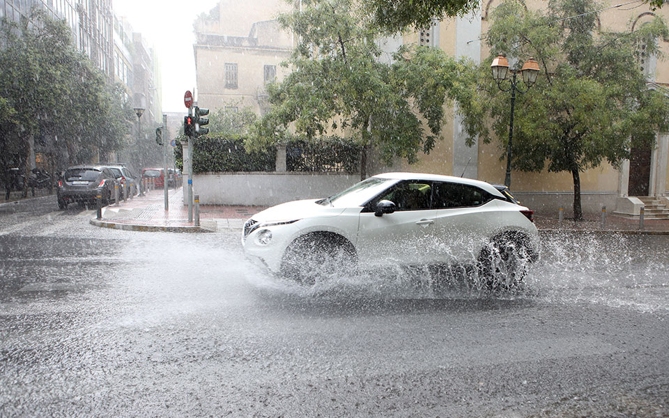 καιρός-τοπικές-βροχές-και-καταιγίδες-562021033