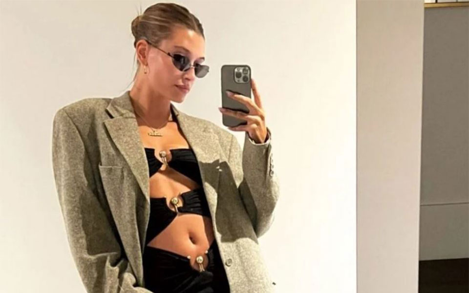 μικρό-μαύρο-φόρεμα-με-loafers-ο-πρώτος-φθινο-561984181