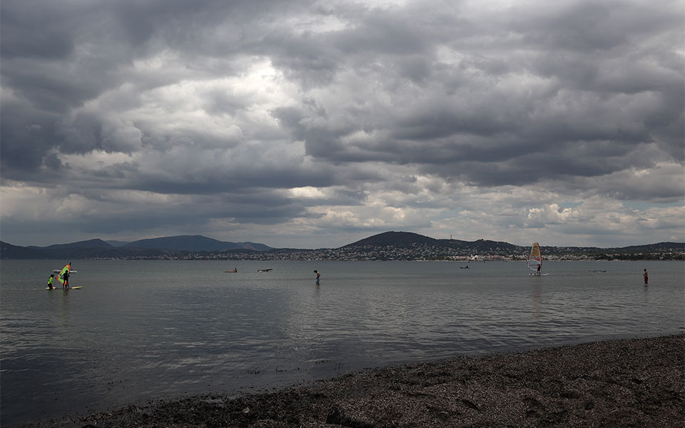 καιρός-μικρή-πτώση-της-θερμοκρασίας-561990937