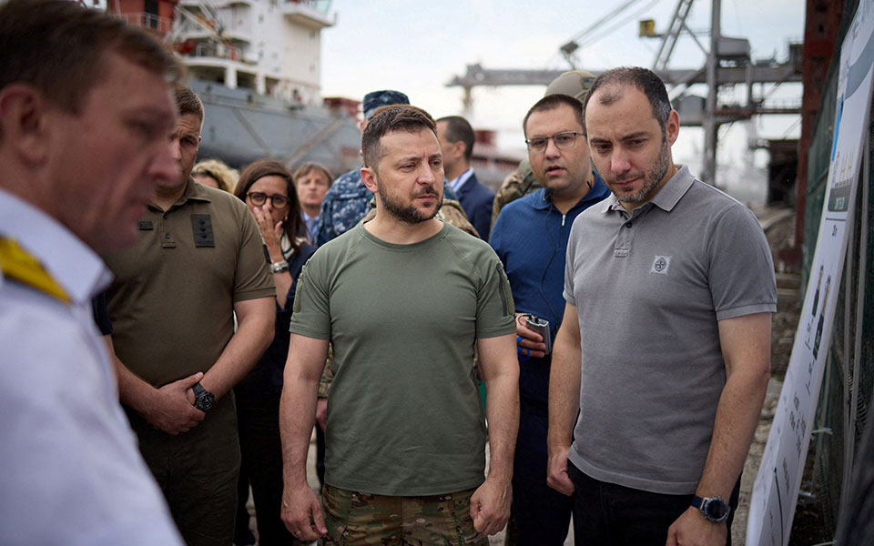 ζελένσκι-η-εε-δεν-θα-έπρεπε-να-είναι-σ-561999346