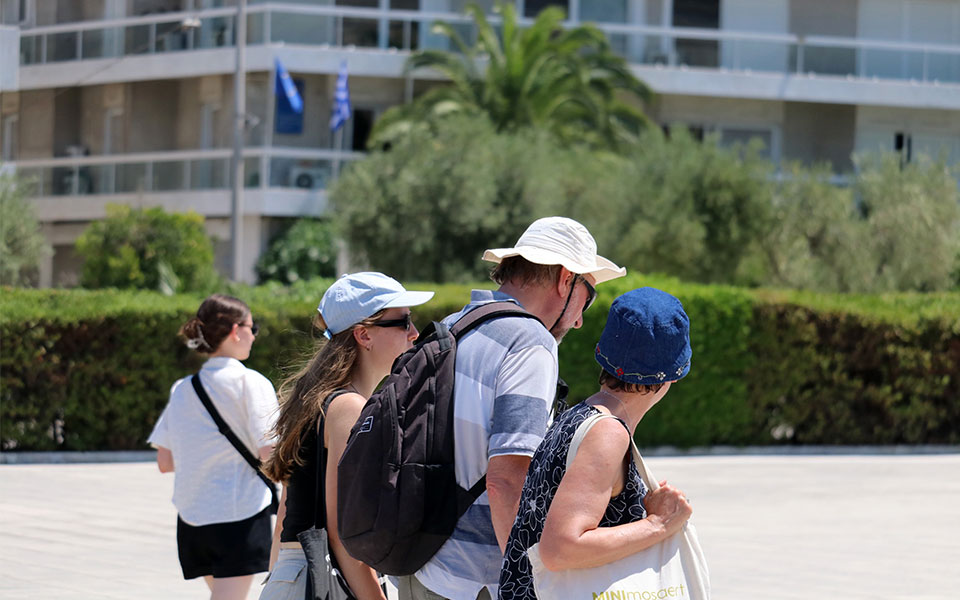 καιρός-άνοδος-της-θερμοκρασίας-με-ισχ-561992824