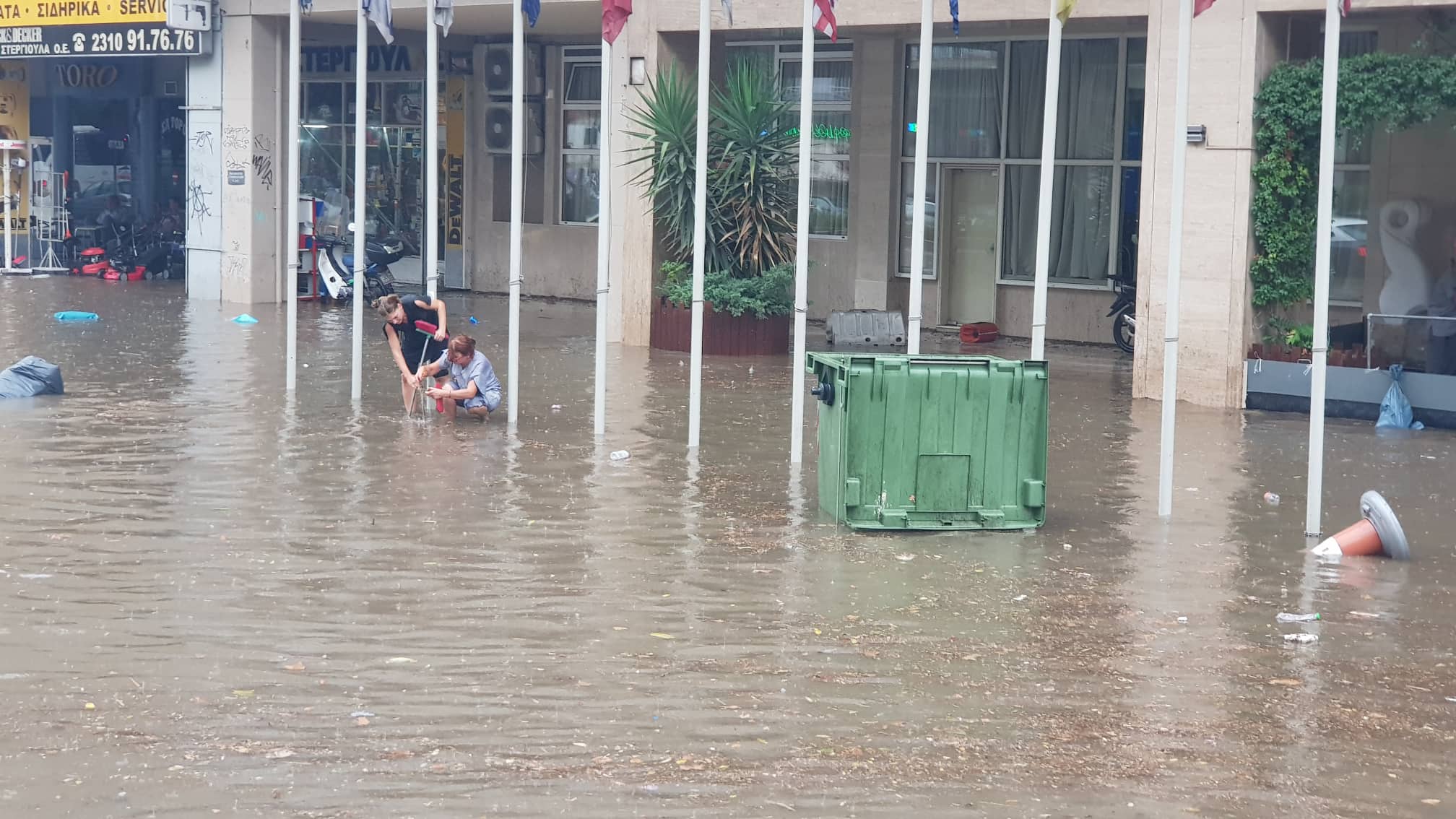 Θεσσαλονίκη: «Βούλιαξε» η πόλη από τη νεροποντή-4