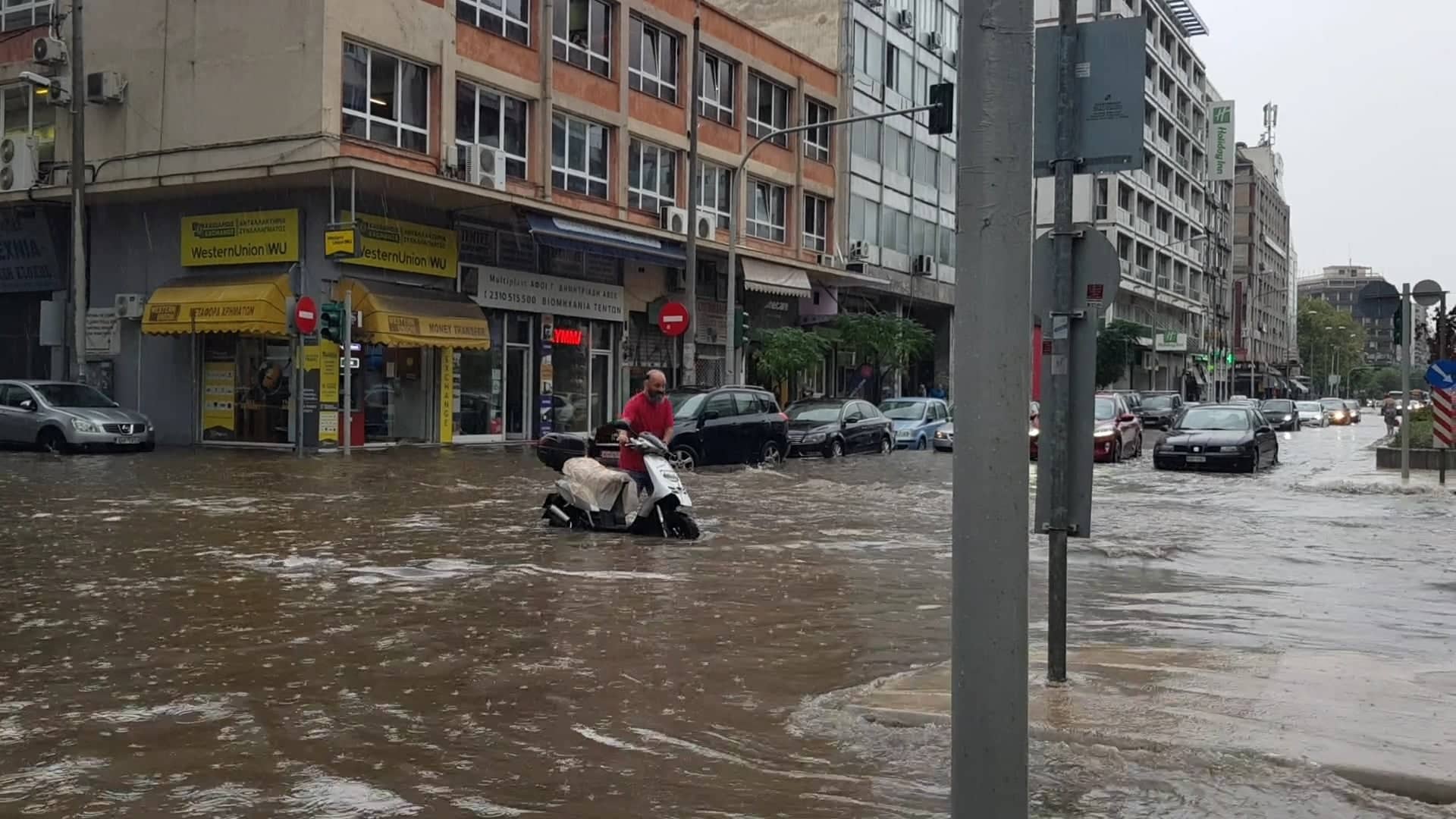 Θεσσαλονίκη: «Βούλιαξε» η πόλη από τη νεροποντή-2