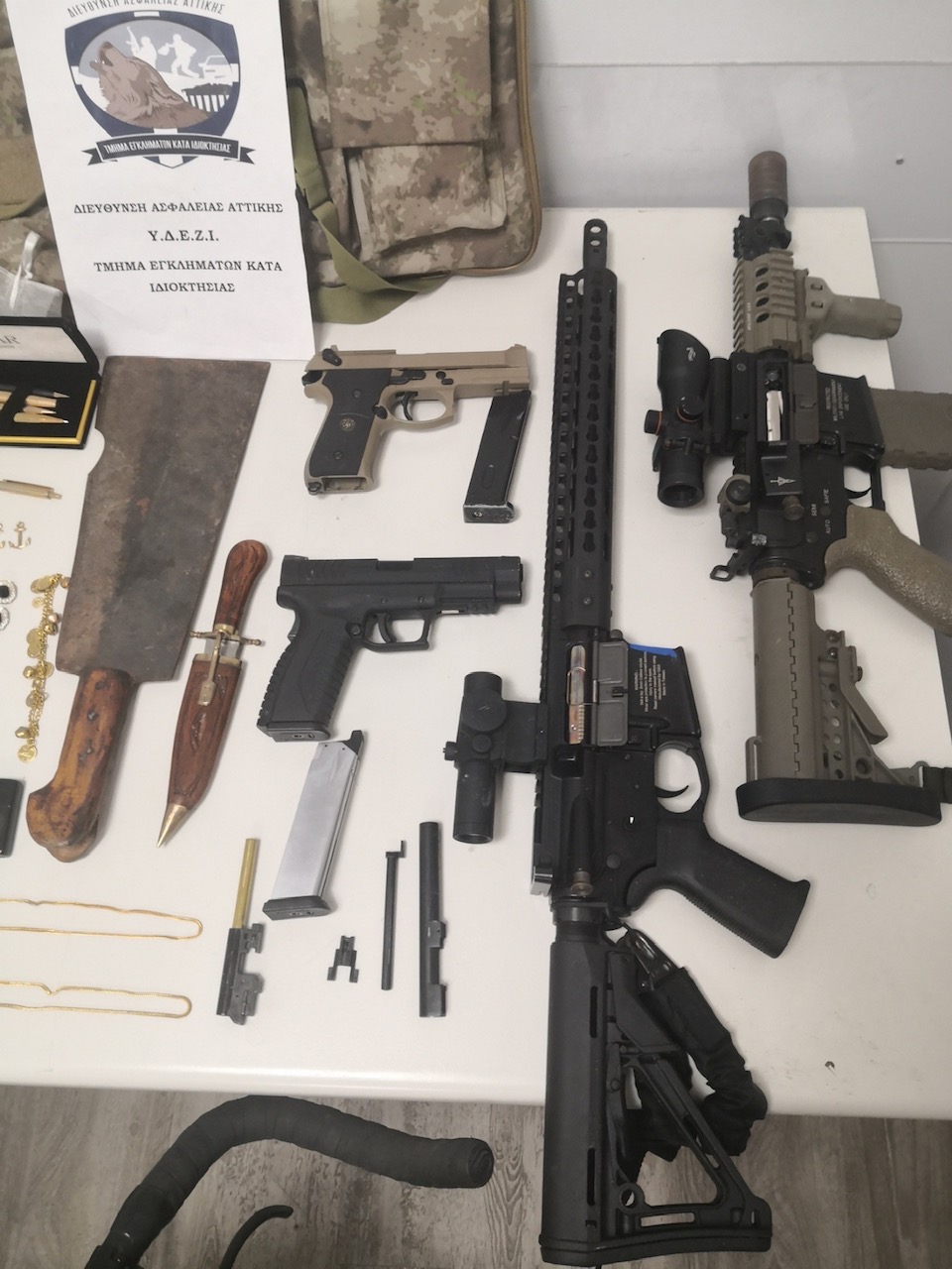 Χειροπέδες σε 38χρονο για διαρρήξεις-κλοπές από αποθήκες πολυκατοικιών στην Αττική-1