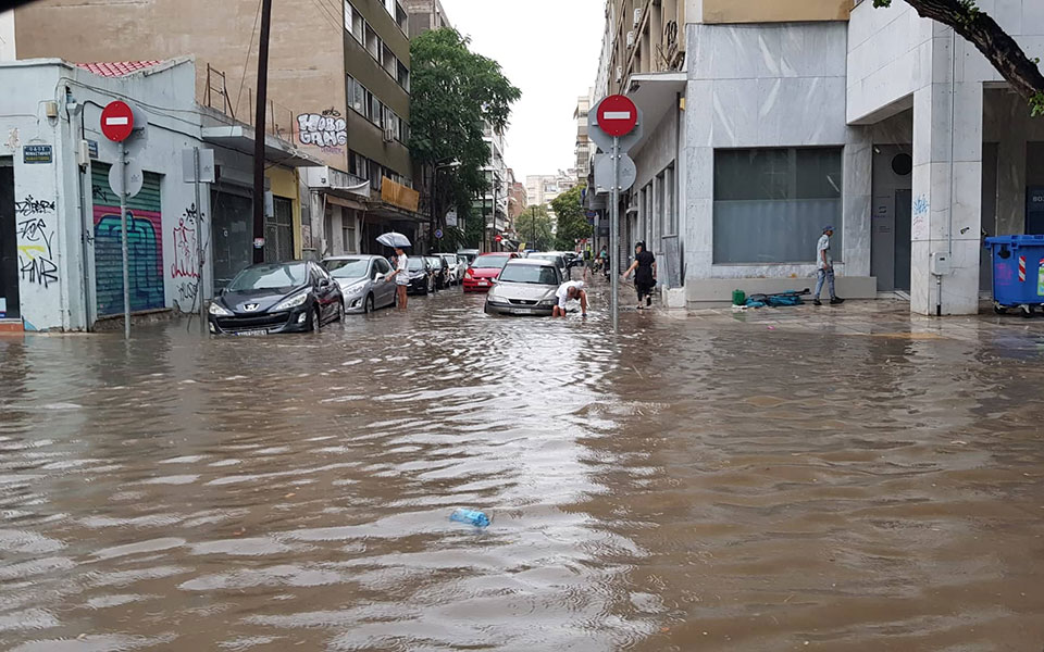 θεσσαλονίκη-βούλιαξε-η-πόλη-από-τη-ν-562024363