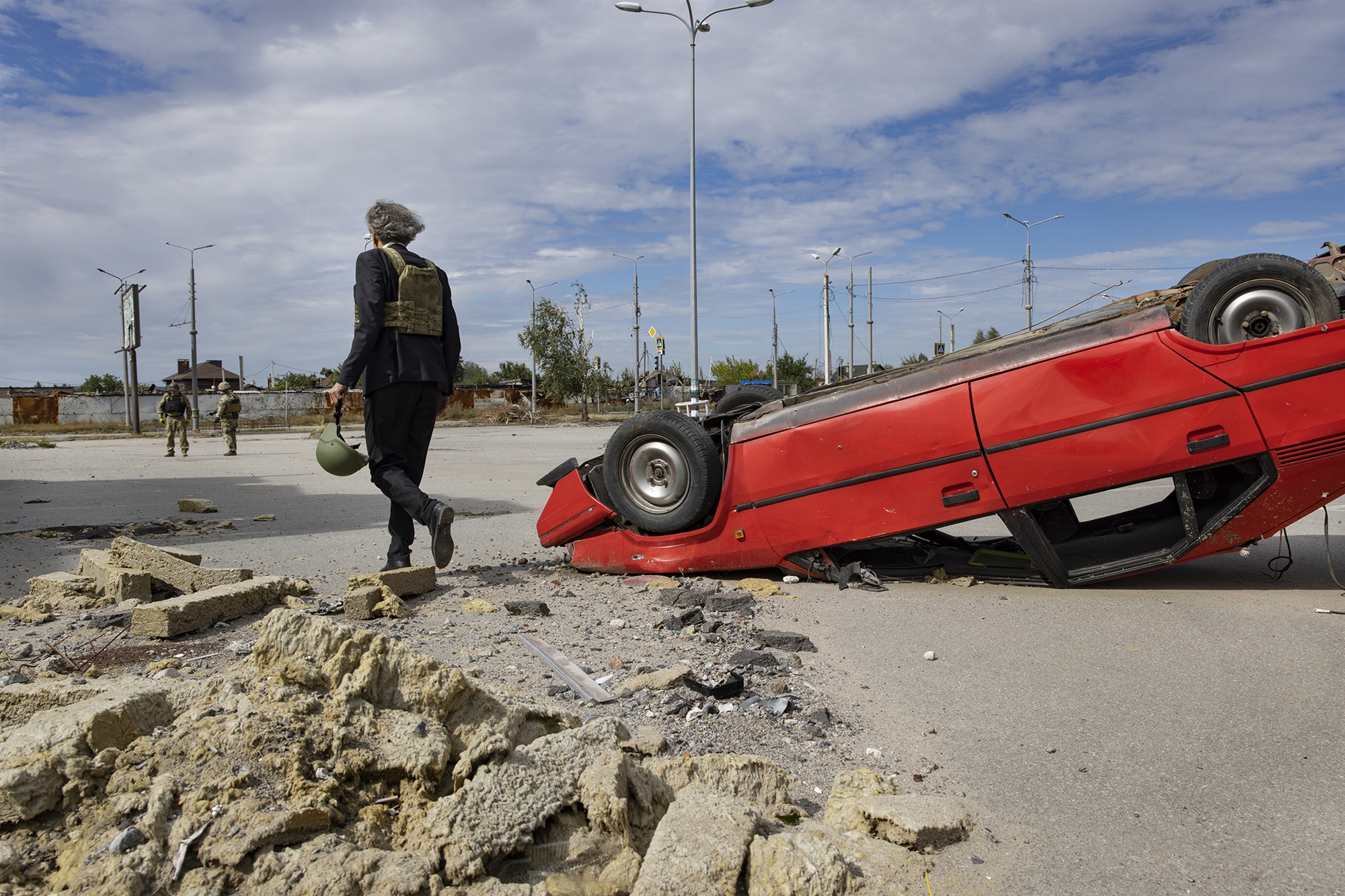 συναντώντας-ένα-λαό-στα-όπλα-562060135
