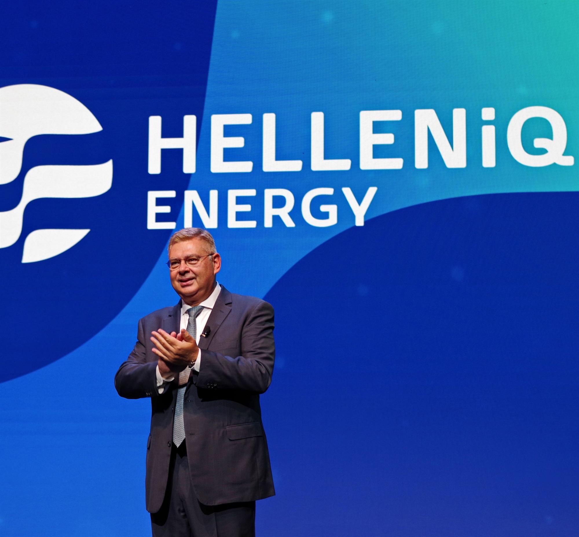 νέο-λογότυπο-και-άνοιγμα-στην-πράσινη-562060444