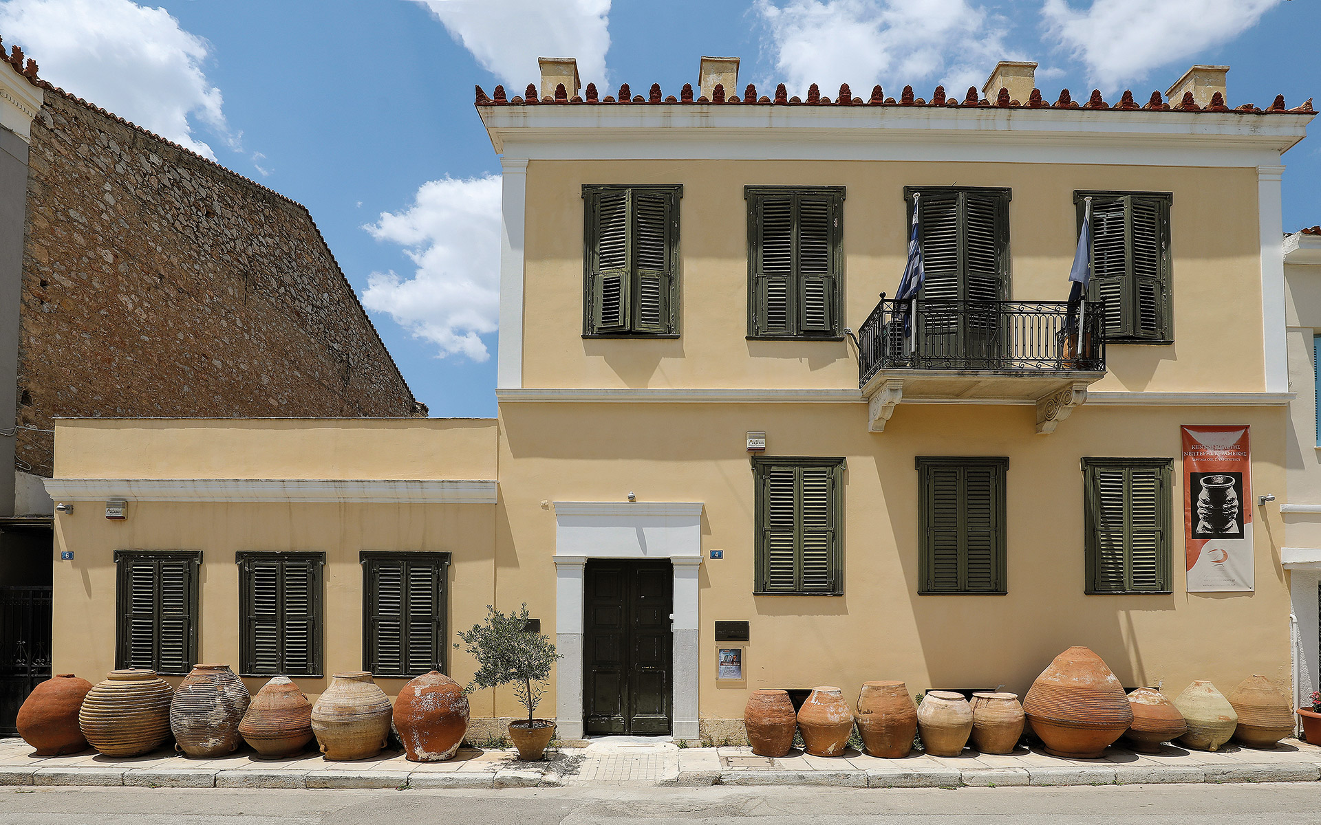 η-κεραμική-ζει-στον-κεραμεικό-562056577