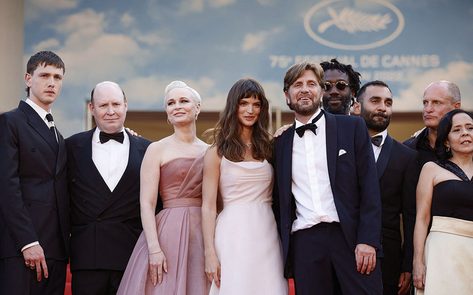 Harris Dickinson: Ο ανερχόμενος σταρ σε μια ανατρεπτική φωτογράφιση στη Χιλιαδού και το Κατάκολο-7