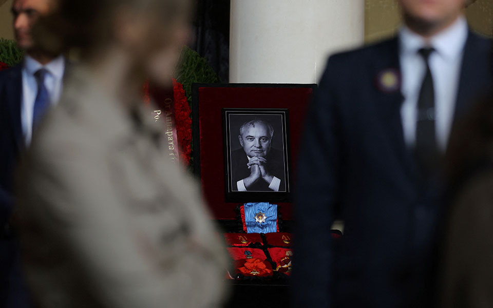 μιχαήλ-γκορμπατσόφ-οι-ρώσοι-αποχαιρε-562026718