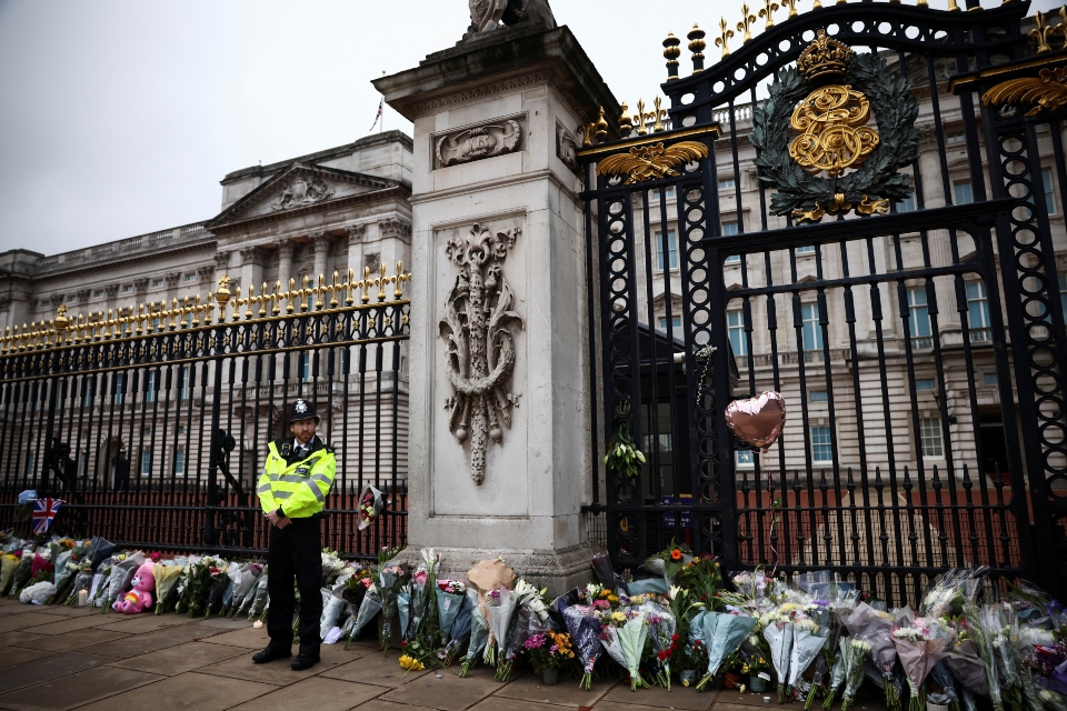 Ο πλανήτης πενθεί για την Ελισάβετ-4