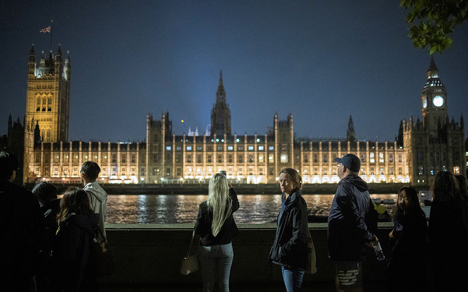 Βασίλισσα Ελισάβετ: «Ουρές» 16 χιλιομέτρων και αναμονή 14 ωρών για το λαϊκό προσκύνημα-2