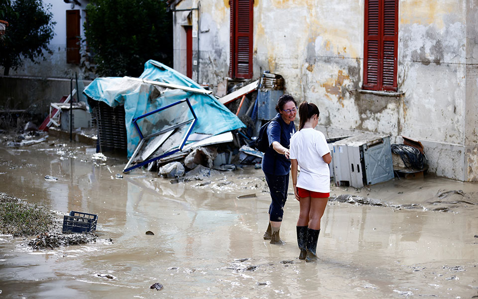 Ιταλία: Oι κάτοικοι μετρούν τις πληγές από τις καταστροφικές πλημμύρες (εικόνες)-2
