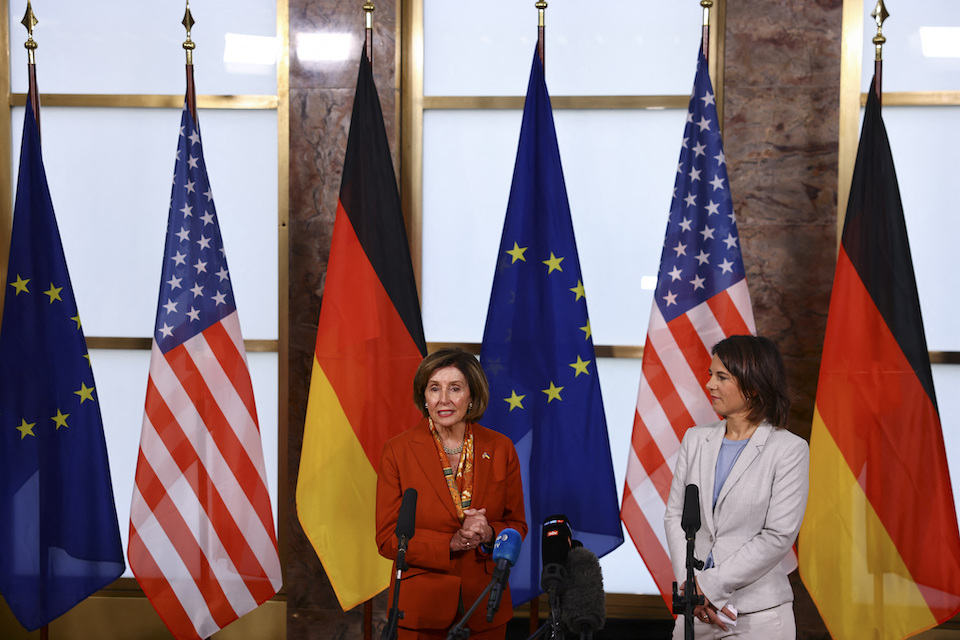 μπέρμποκ-πελόζι-απαραίτητη-η-συνοχ-562047397