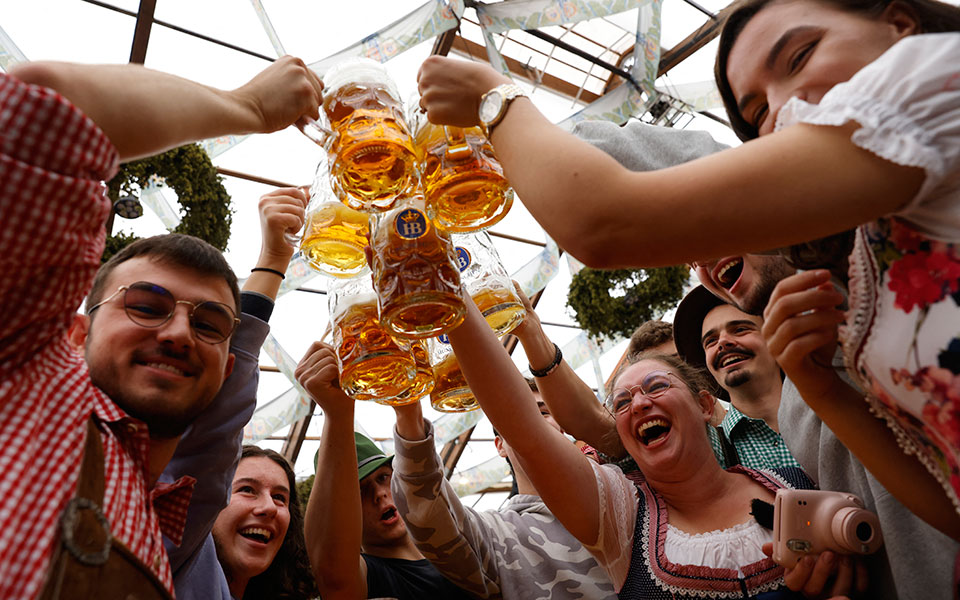 γερμανία-το-oktoberfest-επέστρεψε-έπειτα-από-δύ-562049662