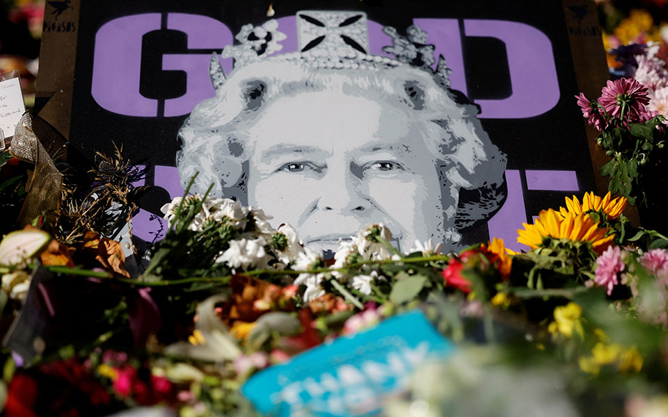 Ελισάβετ: Σήμερα η κηδεία – Υψηλοί προσκεκλημένοι και απλός κόσμος αποχαιρετούν τη βασίλισσα-1