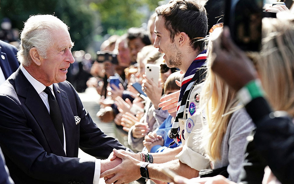 βασίλισσα-ελισάβετ-τον-κόσμο-που-περι-562049644