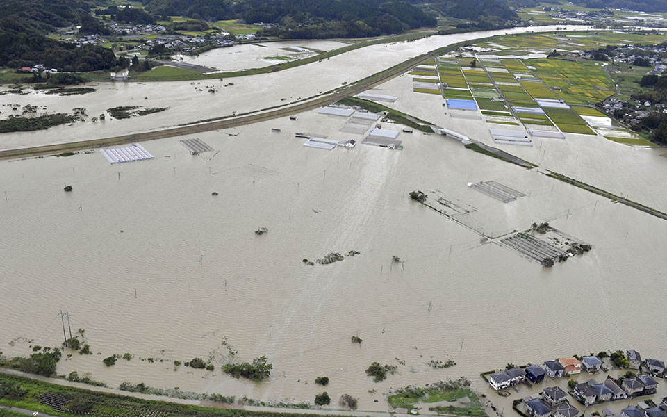 Ιαπωνία: Νεκροί και τραυματίες από το πέρασμα του τυφώνα Νανμαντόλ-1