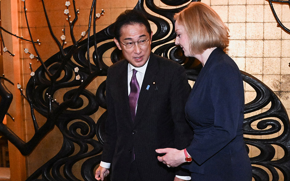 βρετανία-και-ιαπωνία-καταδικάζουν-τη-562053490