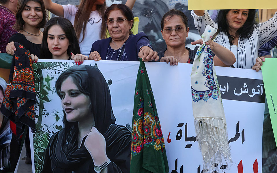 μαχσά-αμινί-τη-σκότωσαν-για-το-μαλλί-π-562058986