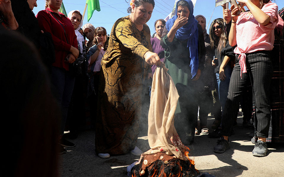 ιράν-12η-μέρα-διαδηλώσεων-συνελήφθη-η-562065892