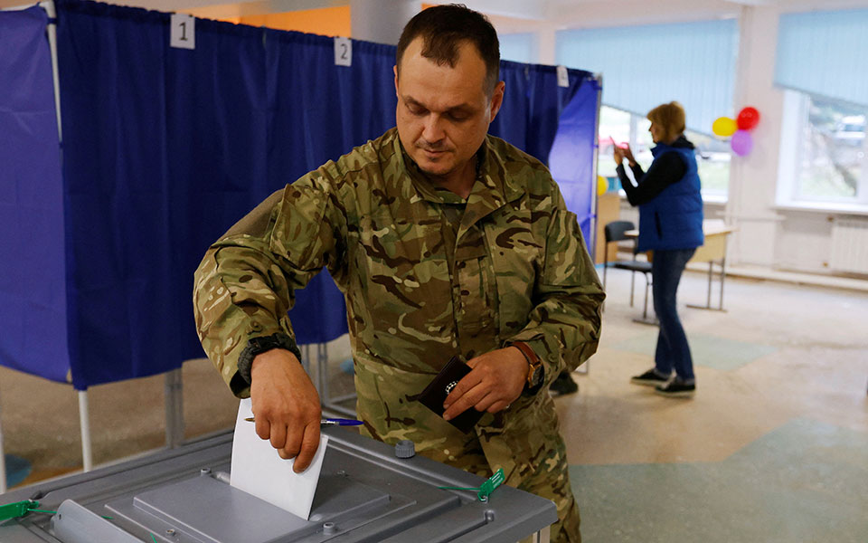 δημοψηφίσματα-στην-ουκρανία-συντρ-562064923