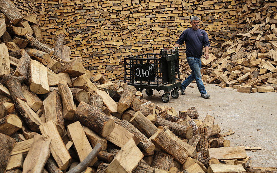 φωτιά-οι-τιμές-για-σόμπες-πέλετ-καυσ-562044973