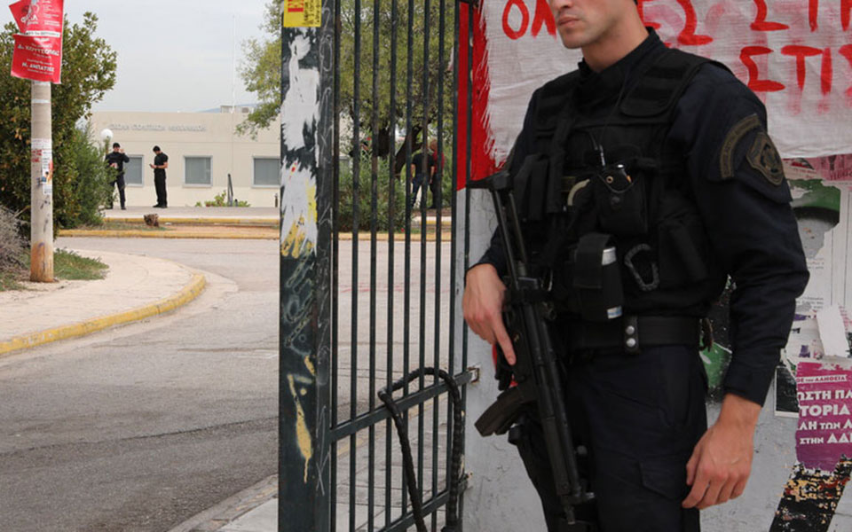 πώς-δρούσαν-οι-συμμορίες-της-πολυτεχν-562066369