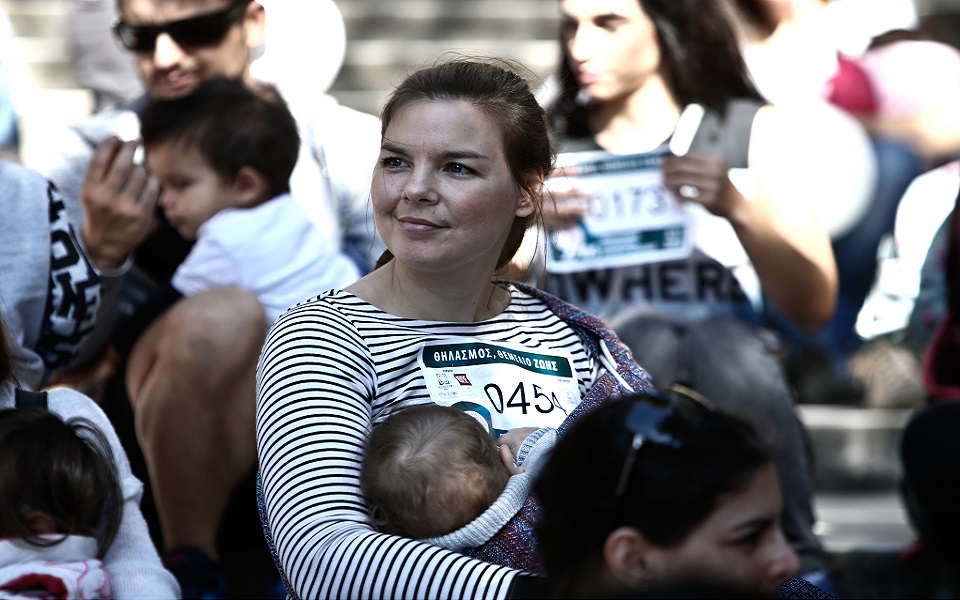 Πώς αντιμετωπίζουμε στην Ελλάδα την εικόνα δημόσιου θηλασμού;-2