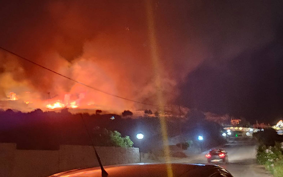 φωτιά-στην-κεφαλονιά-επιχειρούν-ισχυ-562040155