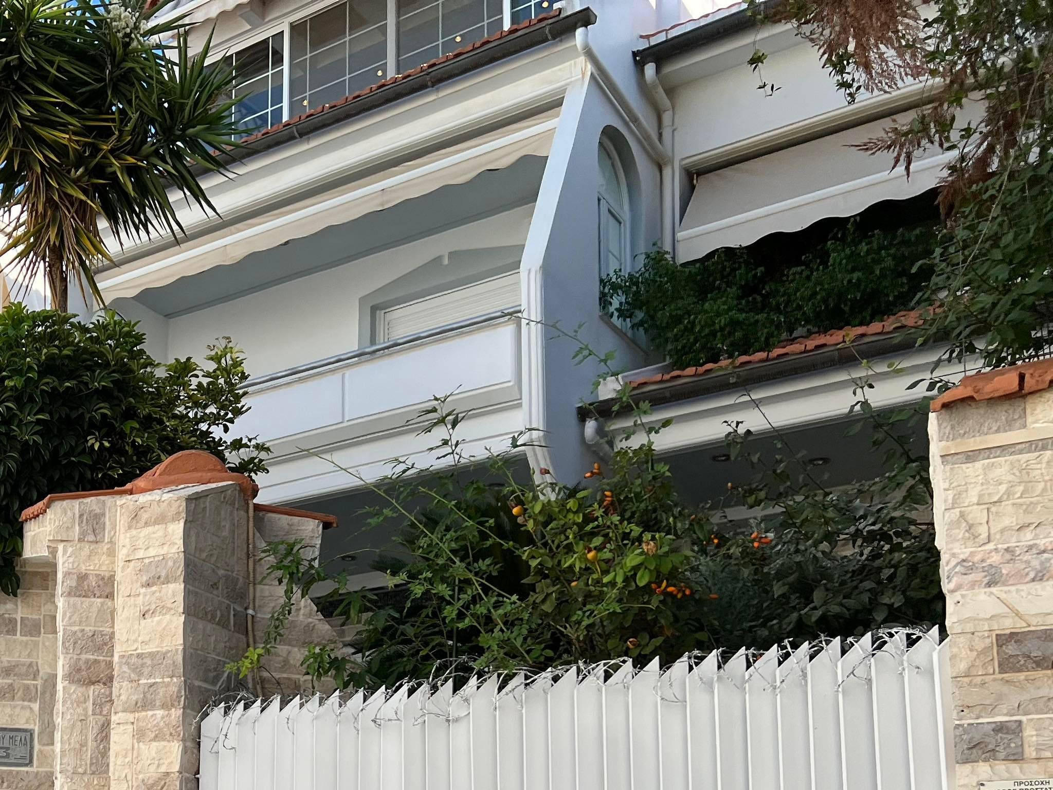 Πώς έγινε η ληστεία στη Γλυφάδα – Άρπαξαν κοσμήματα άνω των 500.000 ευρώ (εικόνες)-1