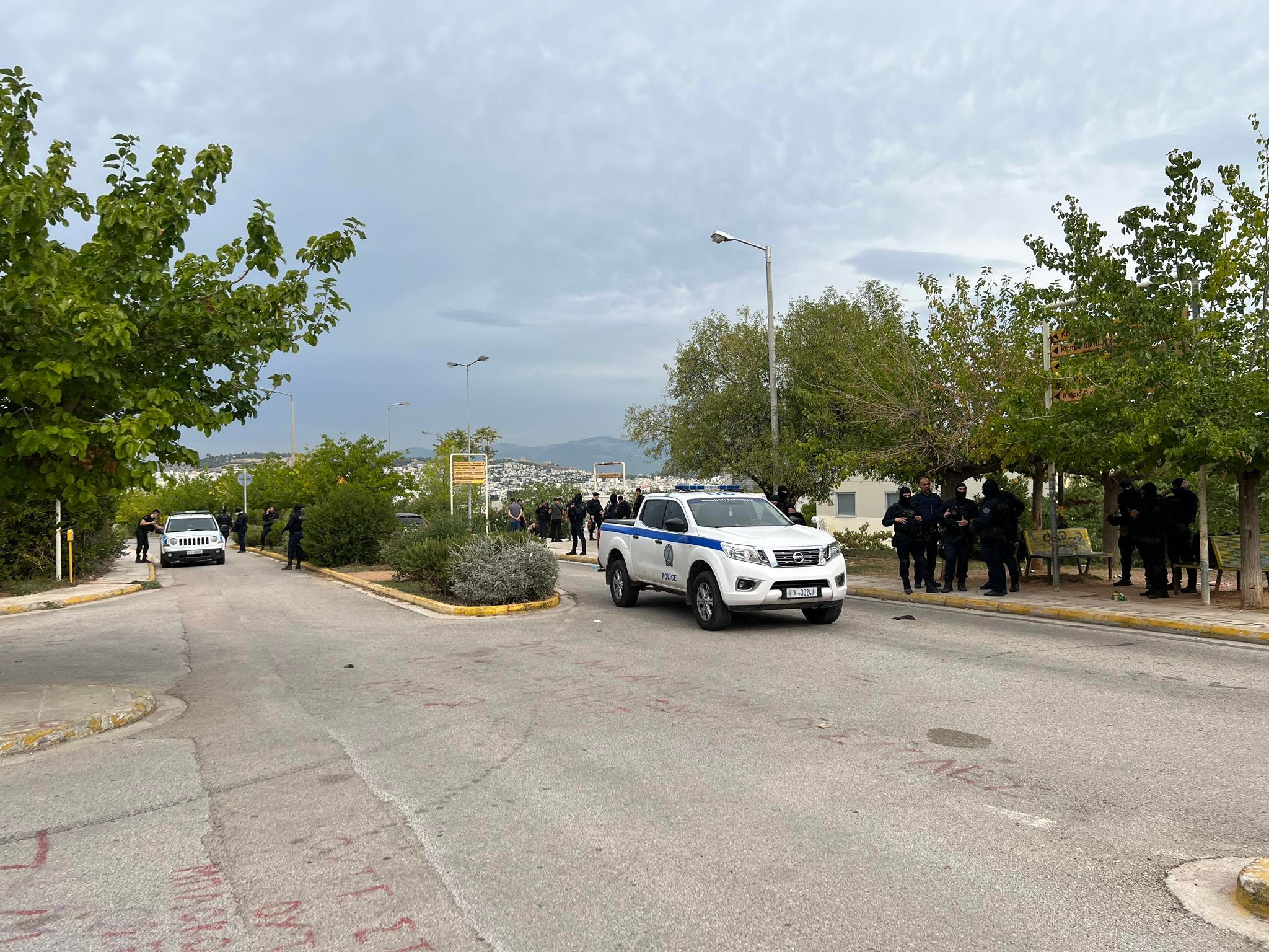 Πολυτεχνειούπολη: Επεισόδιο σε επιχείρηση για ναρκωτικά – Αστυνομικός πυροβόλησε άνδρα που της επιτέθηκε-1