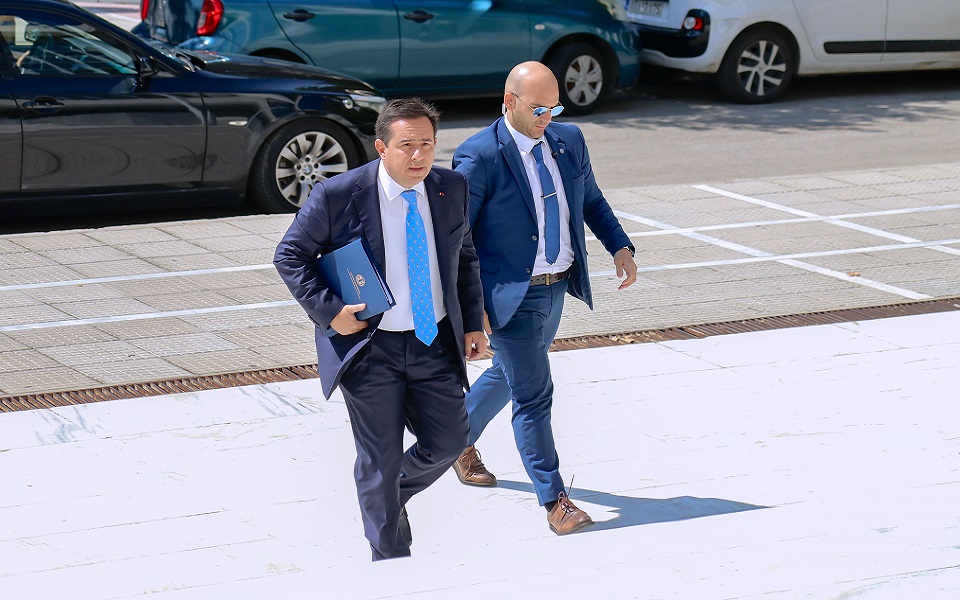 στον-άρειο-πάγο-ο-μηταράκης-για-τους-38-μ-562022467