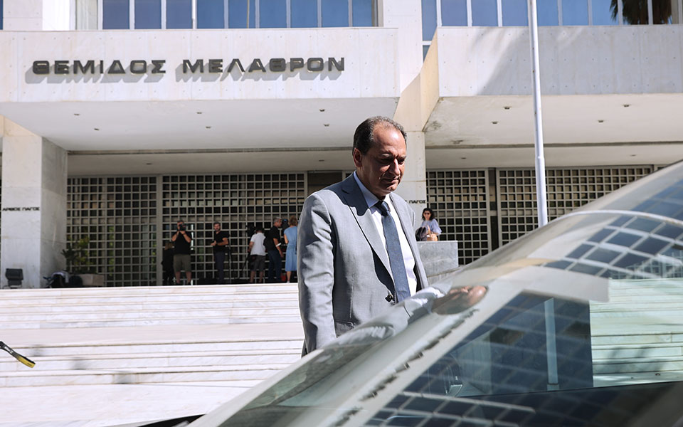 παρακολουθήσεις-ιχνη-predator-στο-τηλέφωνο-τ-562037983