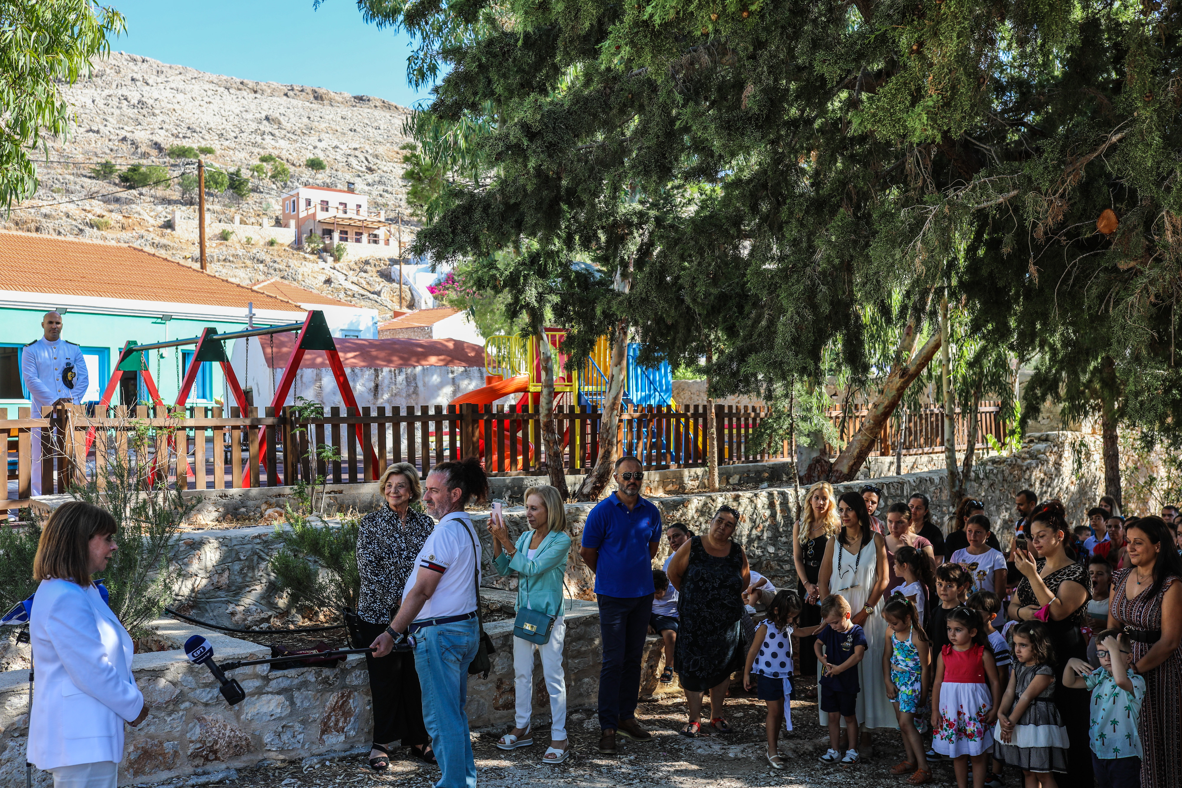 Η Κατερίνα Σακελλαροπούλου στα σχολεία της Χάλκης για τον αγιασμό και την έναρξη της σχολικής χρονιάς-2