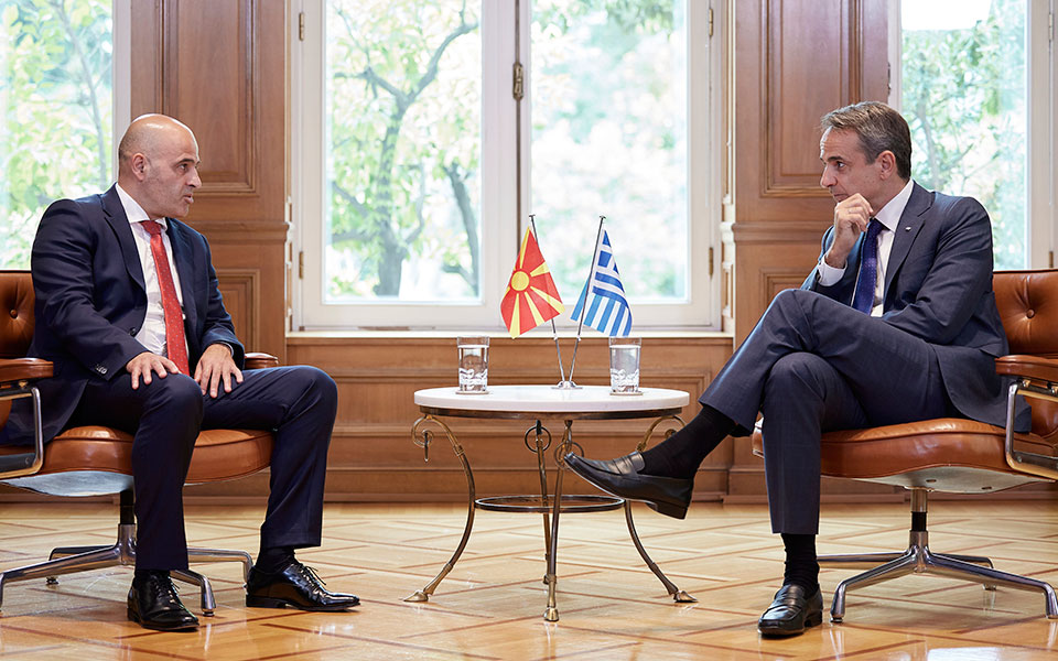 Συνάντηση Μητσοτάκη με Κοβατσέφσκι: «Στηρίζουμε την ένταξη της Β. Μακεδονίας στην Ε.Ε.»-1