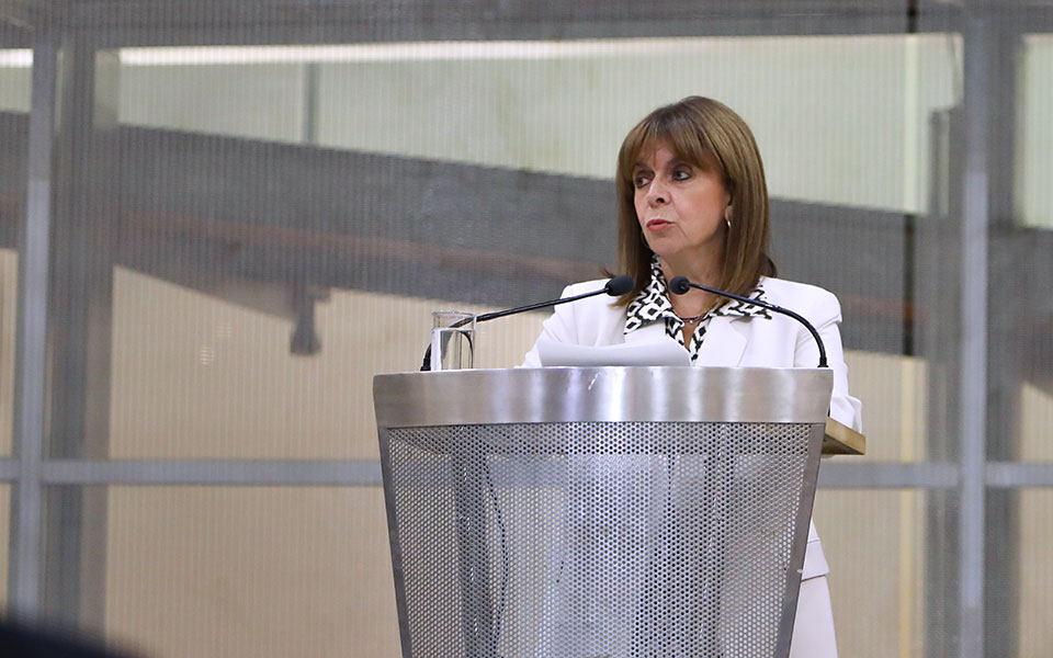 κ-σακελλαροπούλου-οι-έλληνες-της-μικρ-562043878