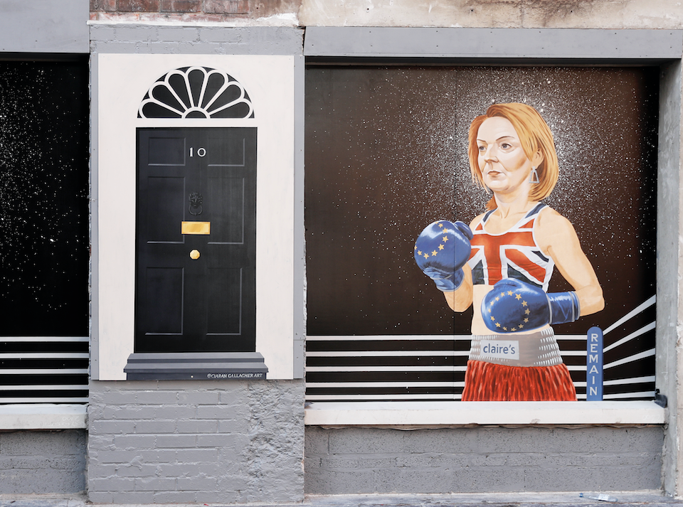 λιζ-τρας-η-νέα-θάτσερ-διχάζει-προτού-562027366