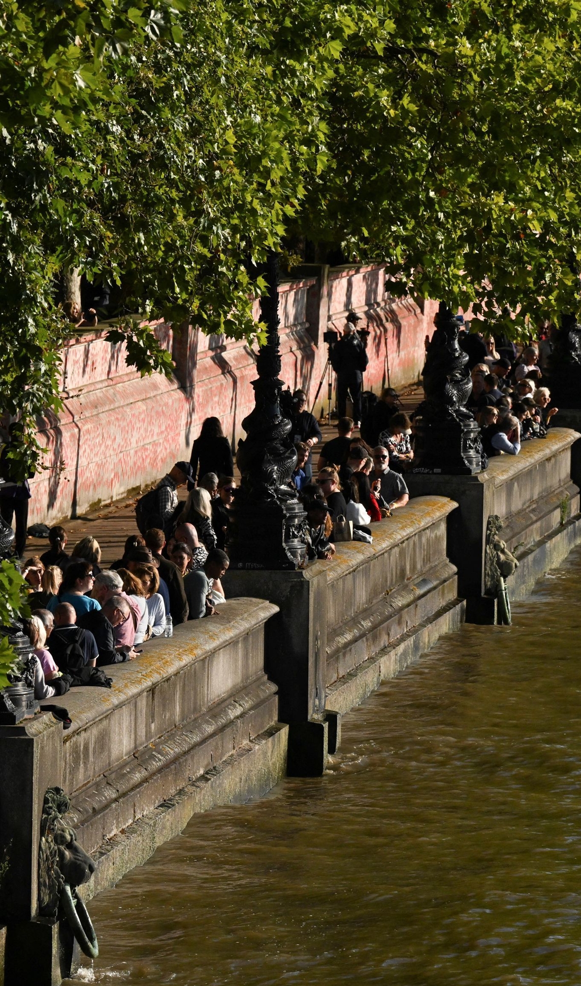 βασίλισσα-ελισάβετ-ουρές-χιλιομέτρω-562044112